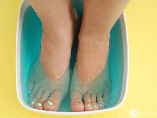 Listerine & Vinegar Foot Soak