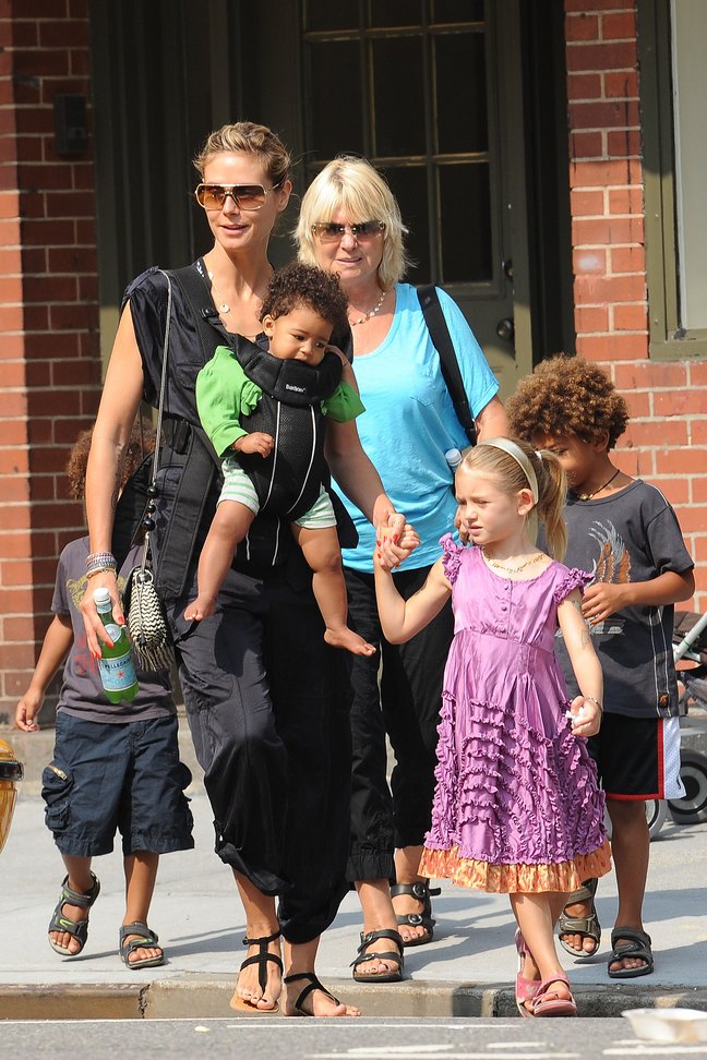 Heidi Klum Black Tshirt, Black Pants, Sunglasses, Black Sandals