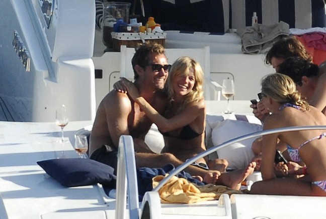 Jude Law, black swim trunks, sunglasses, Sienna Miller, black bikini, yacht