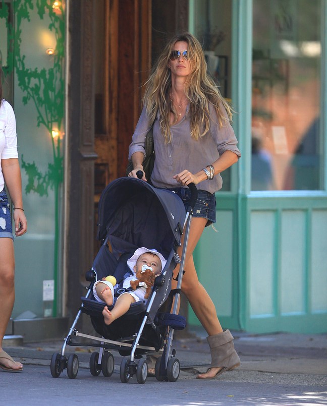 Gisele Bundchen, tan top, denim shorts, jean shorts, cutoff shorts, tan sandals, suede sandals, bracelets, sunglasses, tote bag, stroller