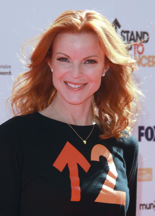 Marcia Cross, stand up to cancer tshirt, black tshirt, red hair, necklace, stud earrings
