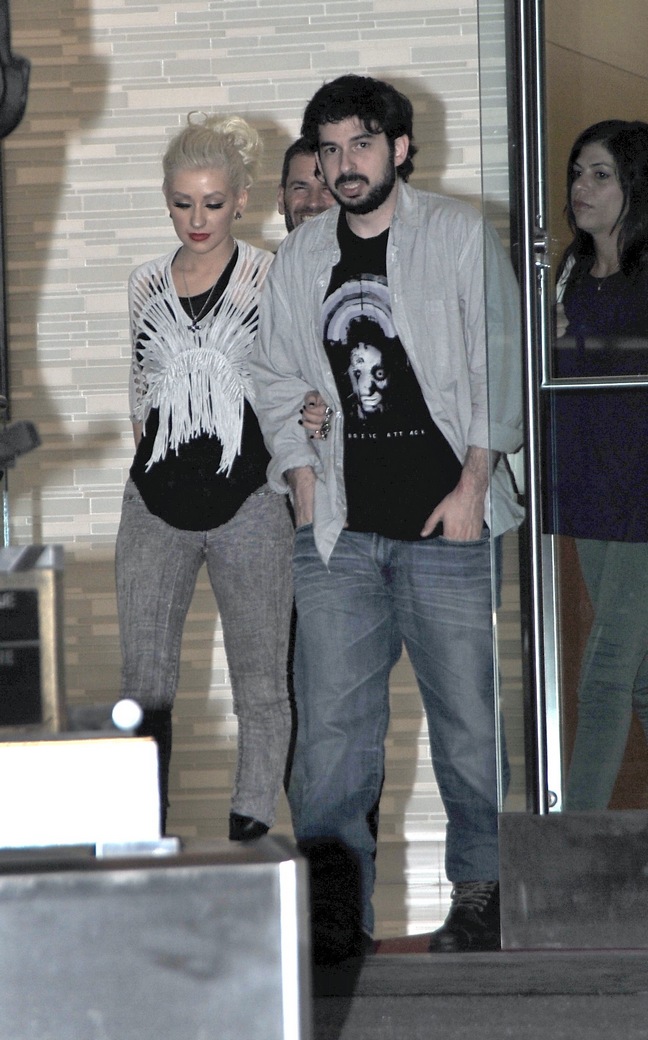 Christina Aguilera, Jordan Bratman, sunglasses, black tshirt, white shawl, black shirt, jeans